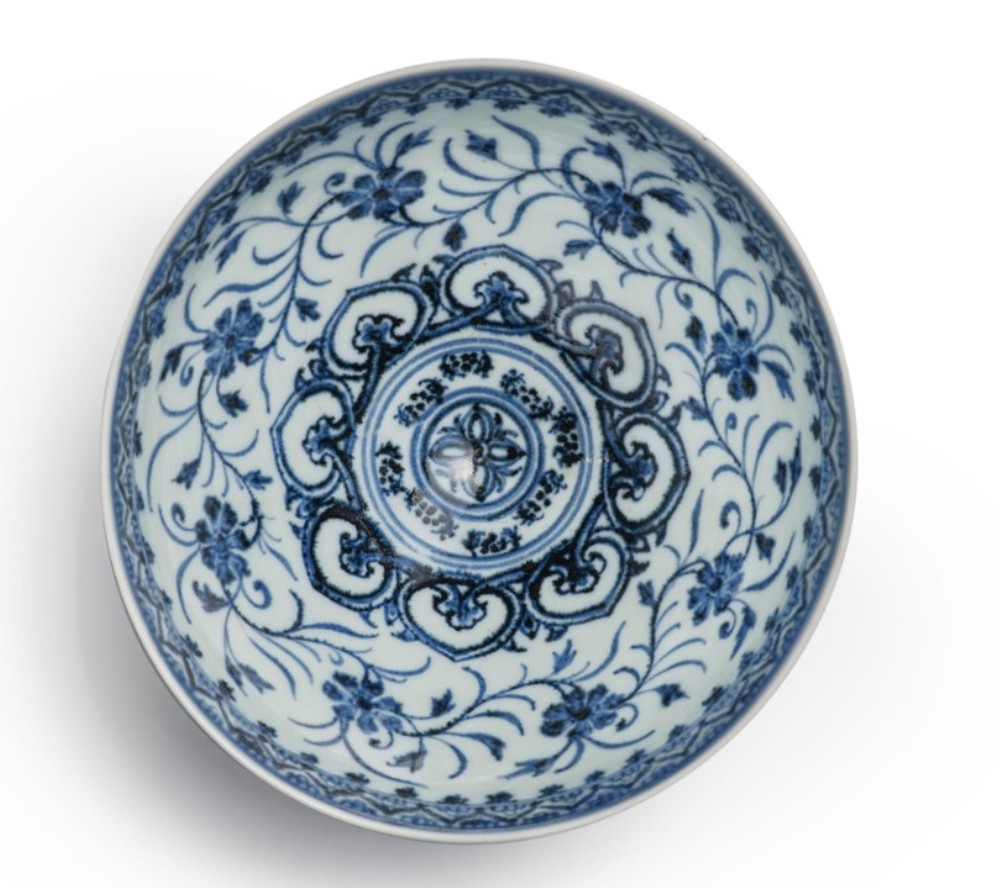 Imagem de uma peça de porcelana chinesa do século 15 que será leiloada em Nova York